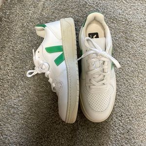 Veja v10 sneakers